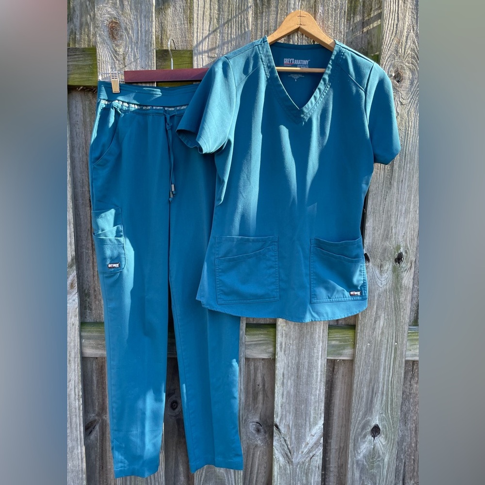 Grey's Anatomy Women's Scrub Set